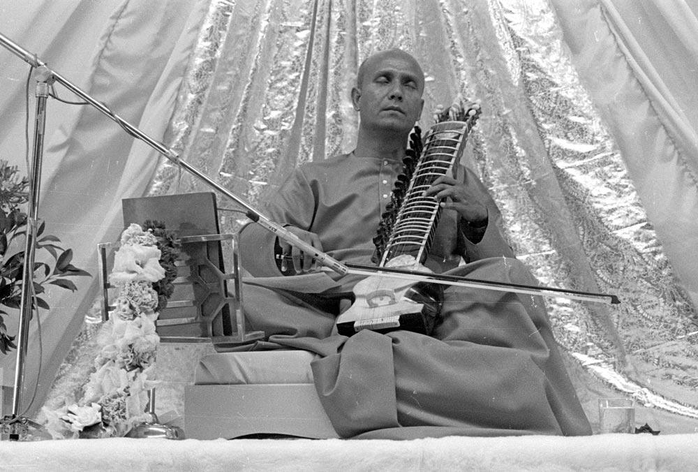 sri-chinmoy-esraj