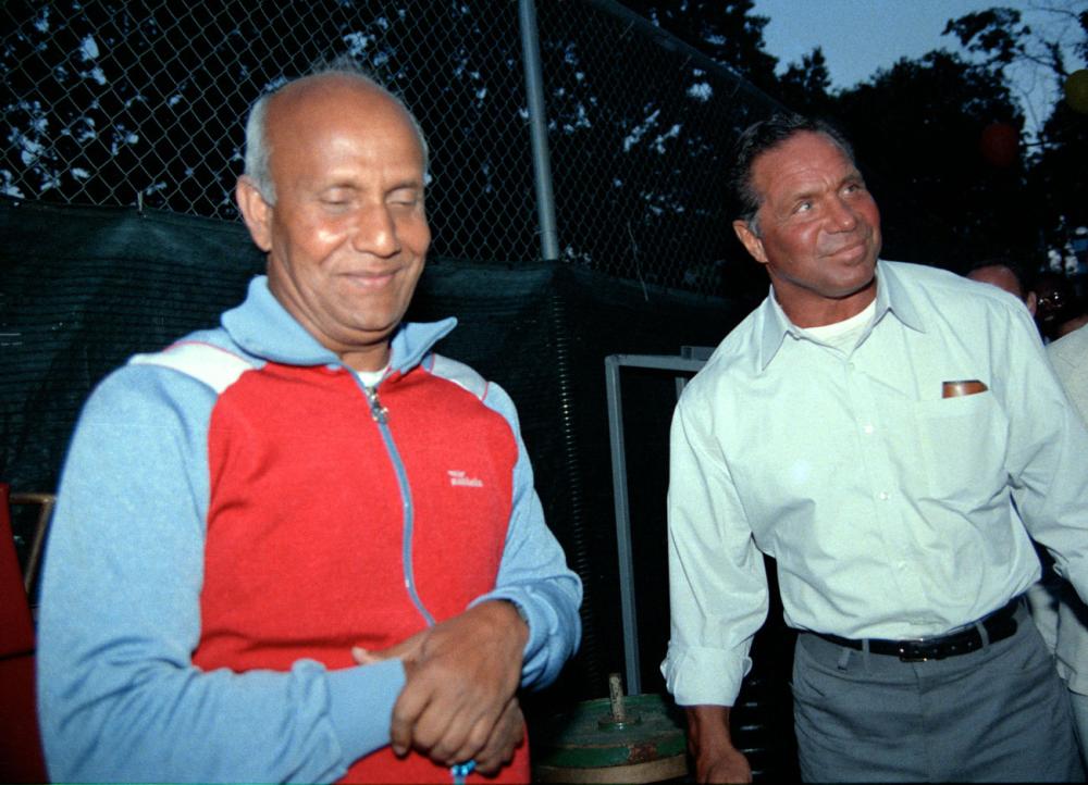 sri-chinmoy-bill-pearl