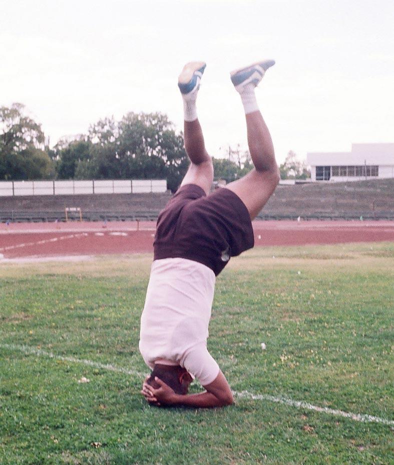 sri-chinmoy-headstand