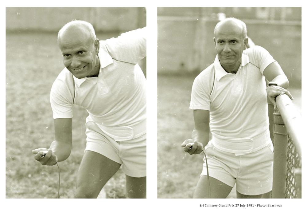 Sri Chinmoy timing the race
